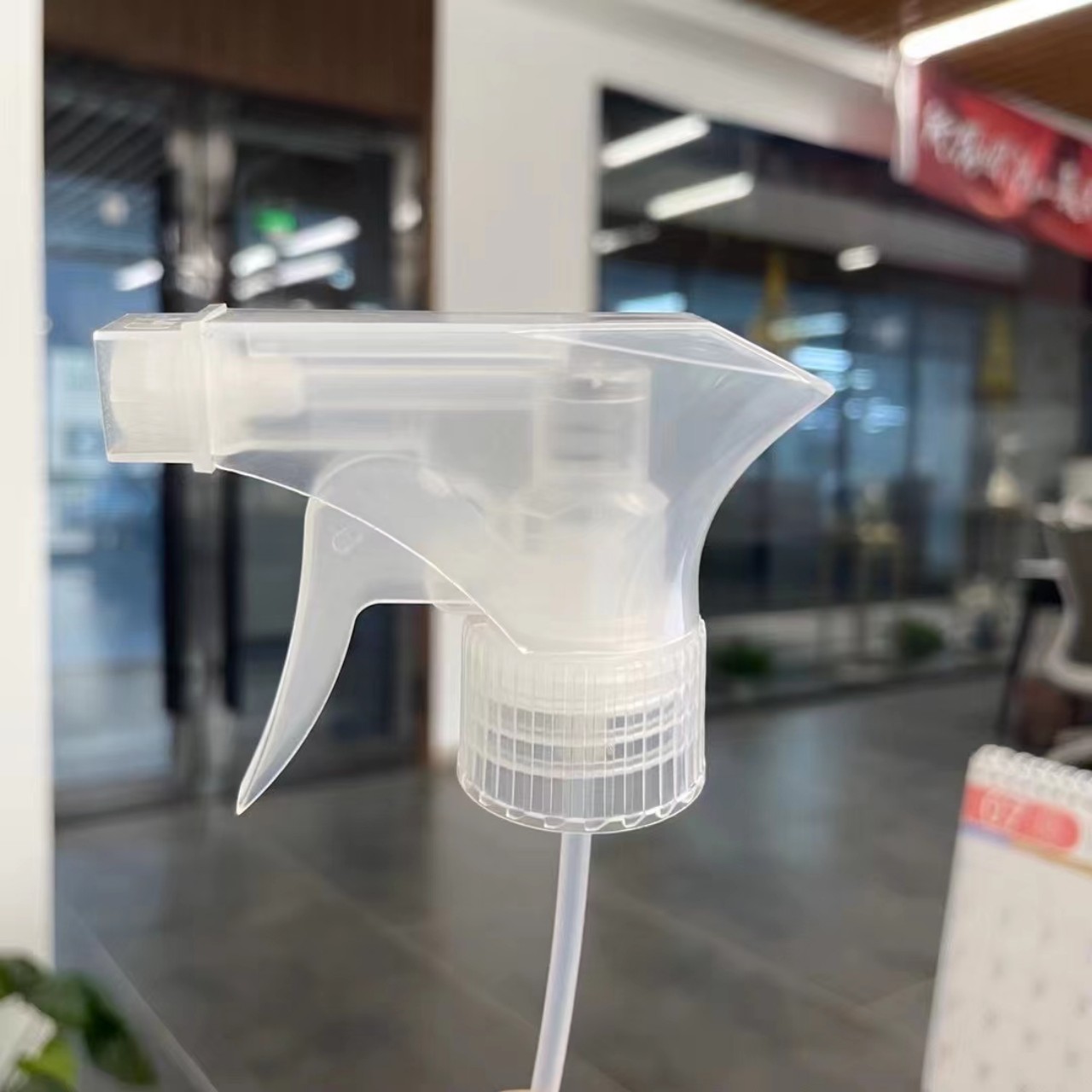 Vòi xịt kính phi 28 trong suốt - Nhựa Feliz Plastic - Công Ty TNHH Feliz Plastic Việt Nam